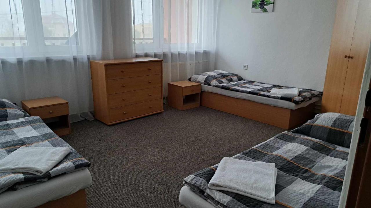 Naty Apartman Haniska Exterior foto
